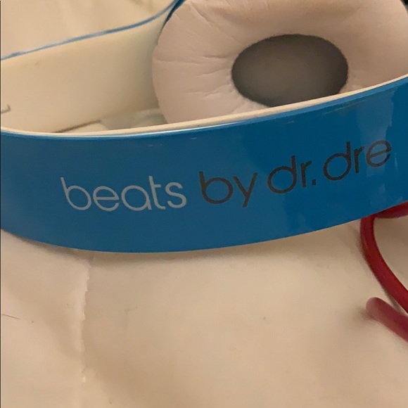Blue beats by Dre headphones, case included - Picture 2 of 3